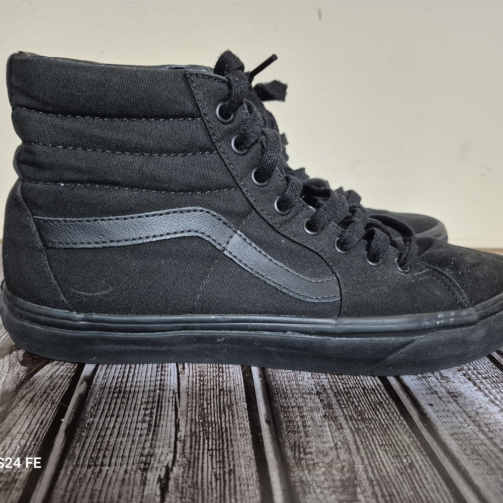 Vans Off The Wall MId Triple Black Suede Leather Canvas. Gum Soles Sneakers. Men